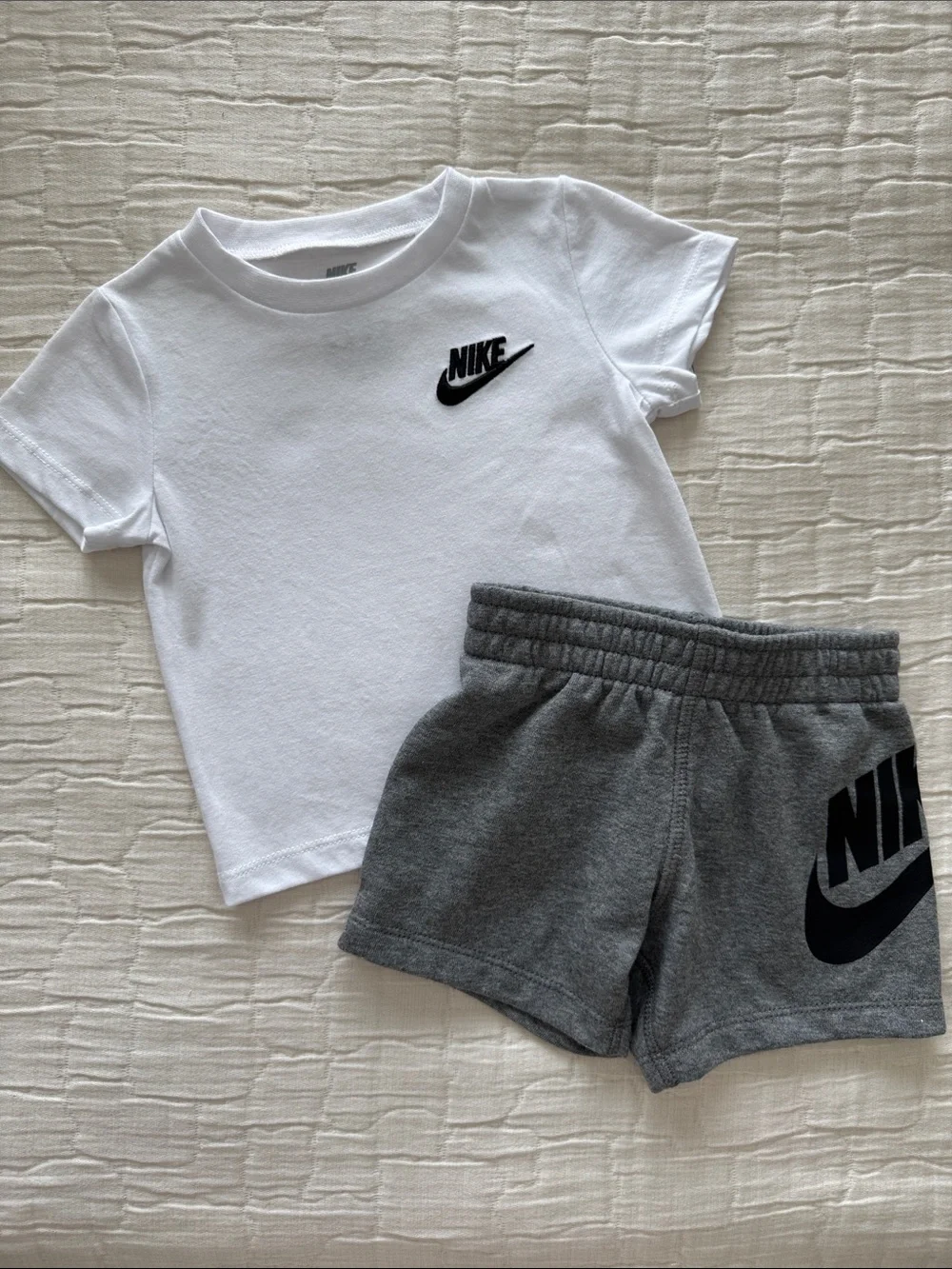 Nike Boys NWT 2 Pc Tee and Shorts - White, Grey/Blk, Size 12 M